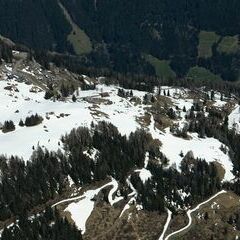Flugwegposition um 12:16:34: Aufgenommen in der Nähe von Gemeinde Berg im Drautal, Österreich in 2438 Meter